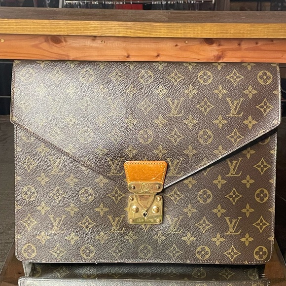 Louis Vuitton Monogram Senateur Documents - Picture 1 of 16
